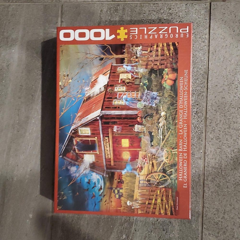 HALLOWEEN BARN - 1000 PIECE PUZZLE. NWT